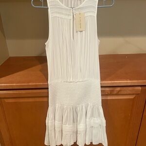 Elegant White Sleeveless Dress